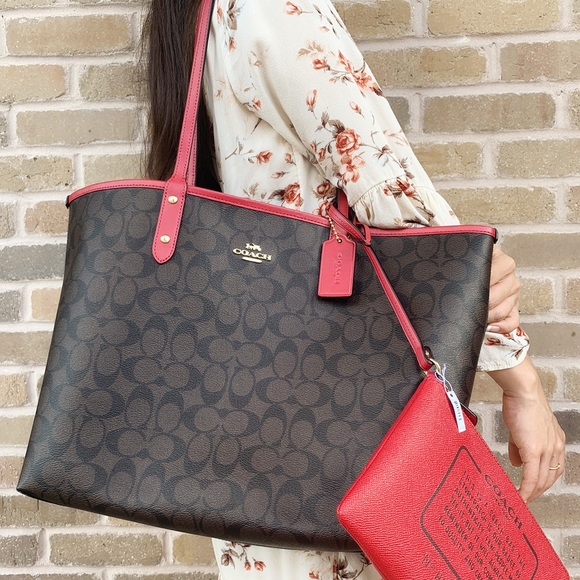 Coach Signature Reversible city tote - Picture 3 of 8